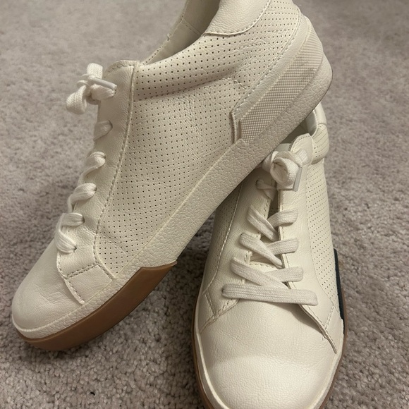 Dolce Vita women's Hillow Ivory & Black Lightweight Sneaker Size 8 - Picture 4 of 9